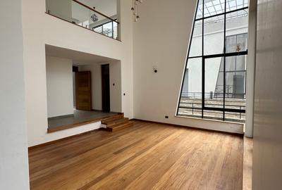 5 Bed Villa with En Suite in Lavington - 4