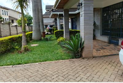 5 Bed Townhouse with En Suite at Lavington