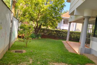4 Bed Townhouse with En Suite at Lavington - 3