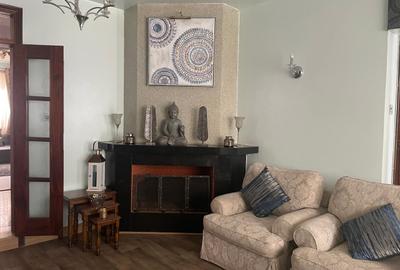 5 Bed Villa with En Suite at Riverside Close - 2