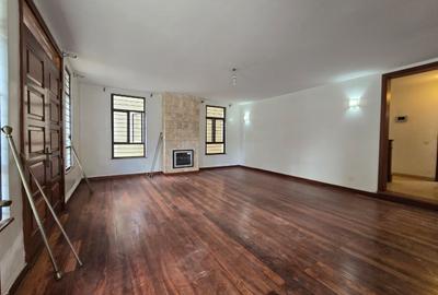 5 Bed Townhouse with En Suite in Lavington - 3