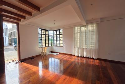 4 Bed Townhouse with Garden in Membley