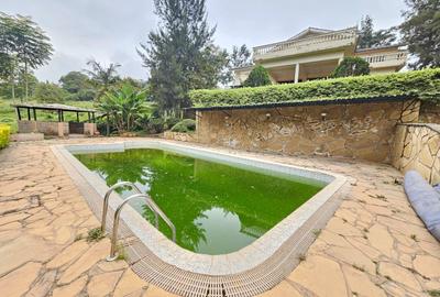 4,999 ft² Commercial Property with Service Charge Included in Lavington