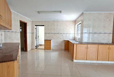 4 Bed Townhouse with En Suite at Brookside - 3