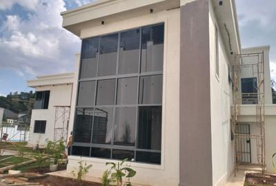 5 Bed Townhouse with En Suite in Kyuna