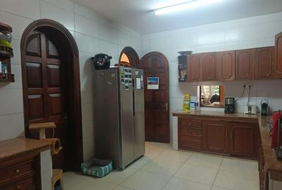 5 Bed Townhouse with En Suite in Spring Valley