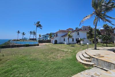 4 Bed Villa with En Suite at 1St Avenue