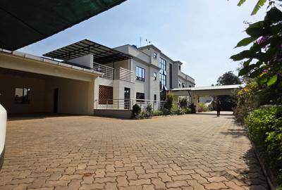 5 Bed Townhouse with En Suite at Thigiri