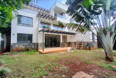 5 Bed Townhouse with En Suite in Lavington