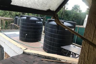 4 Bed Townhouse with En Suite at Kerarapon Drive - 2