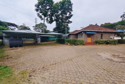 Commercial Property with Parking in Lavington - 4
