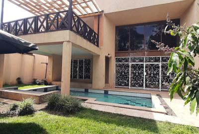 5 Bed Townhouse with En Suite in Lavington