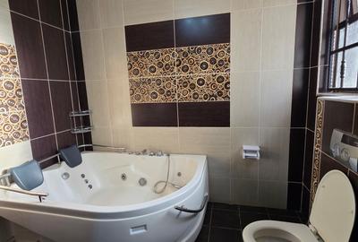 5 Bed Villa with En Suite in Runda - 4