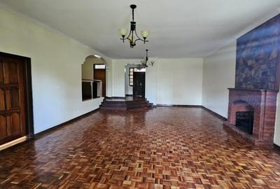 5 Bed House with En Suite in Runda - 2