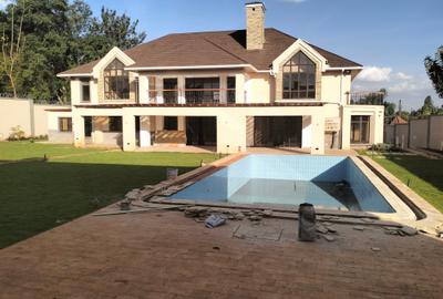 5 Bed House with En Suite in Runda