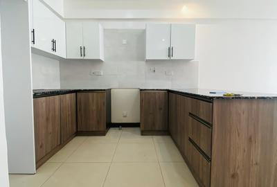 2 Bed Apartment with En Suite in Kilimani - 4