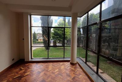 5 Bed Townhouse with En Suite in Lavington - 3