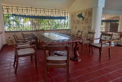 5 Bed Townhouse with En Suite at Bofa - 4