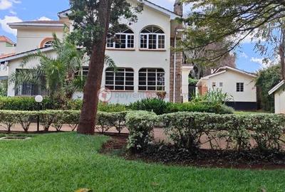 5 Bed House with En Suite at Un Avenue