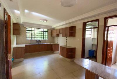 5 Bed Townhouse with En Suite in Rosslyn