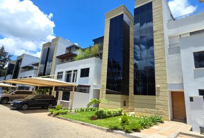 5 Bed Townhouse with En Suite at Lavington Green - 2