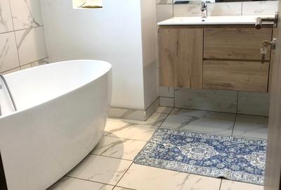 Furnished 2 Bed Apartment with En Suite in Rosslyn - 2