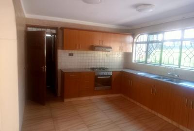 4 Bed House with En Suite at Old Runda