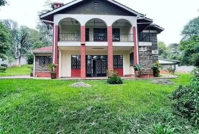 5 Bed House with En Suite at Lavington Green