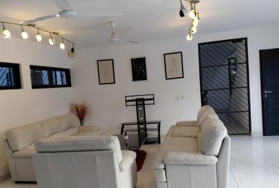 4 Bed House with En Suite in Watamu - 4
