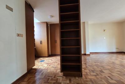 5 Bed Townhouse with En Suite in Lavington