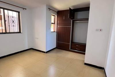 5 Bed Townhouse with En Suite in Lavington