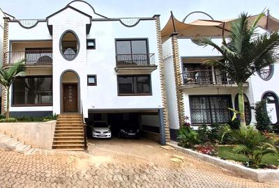 4 Bed Townhouse with En Suite at Brookside Drive