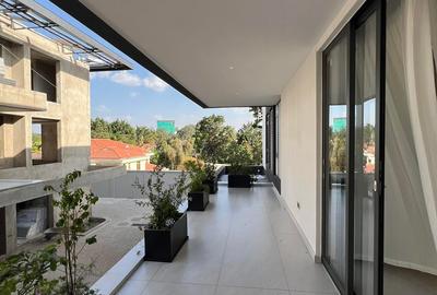 5 Bed Townhouse with En Suite in Lavington - 3