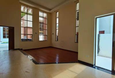 5 Bed Townhouse with En Suite in Lavington