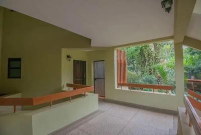 4 Bed Apartment in Riverside - 3