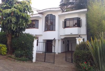 5 Bed Townhouse with En Suite in Riverside