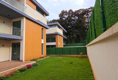 5 Bed Townhouse with En Suite at Lavington Green - 4
