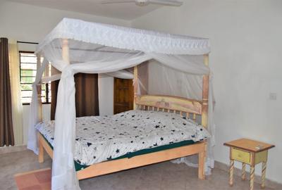 5 Bed Villa with En Suite in Watamu - 4