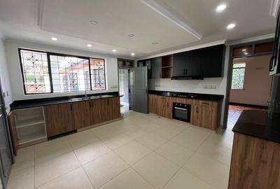 4 Bed Townhouse with En Suite in Ridgeways - 4