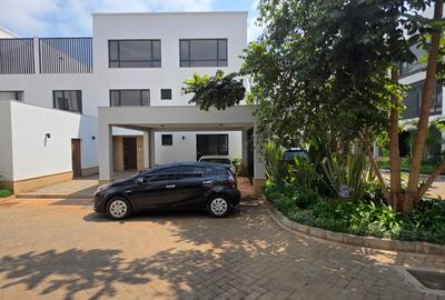 6 Bed Villa with En Suite in Kyuna - 2