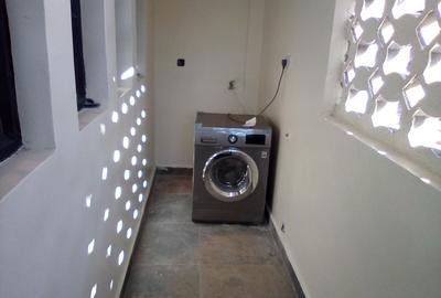 Serviced 1 Bed Apartment with En Suite at Convent Drive - 4