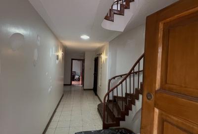 5 Bed Townhouse with En Suite at James Gichuru - 4