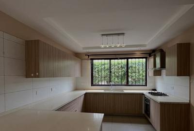 4 Bed Townhouse with En Suite in Lavington - 4