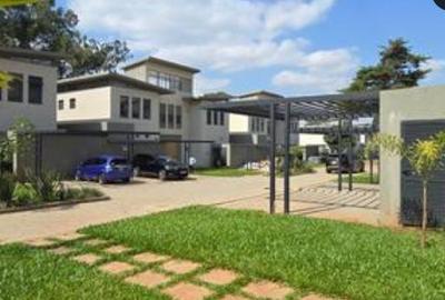5 Bed Townhouse with En Suite in Runda - 2