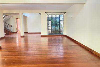 5 Bed Townhouse with En Suite in Lavington - 3