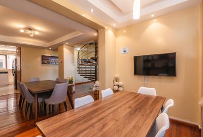 4 Bed Apartment with En Suite in Rhapta Road - 4