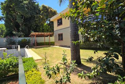 5 Bed Townhouse with En Suite at Lavington Green - 4