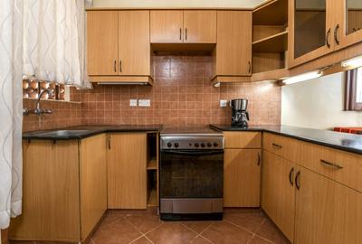 Furnished 2 Bed Apartment with En Suite in Rhapta Road - 4