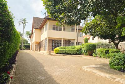 5 Bed House with En Suite in Runda - 2