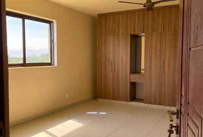 4 Bed Apartment with En Suite at Moyne Drive - 2